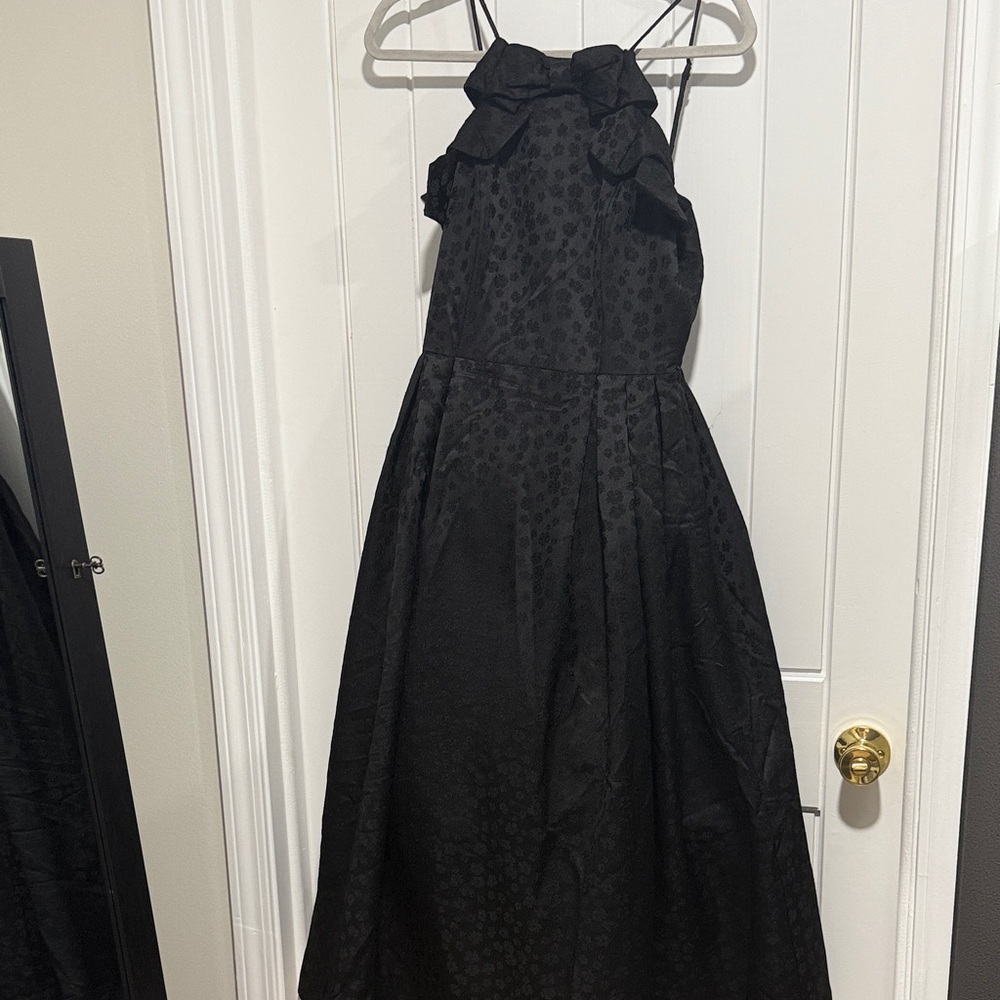 Elegant Black Midi Dress with Bow Detail
